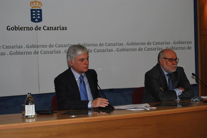 Consejero canario de Educación, José Miguel Pérez, y director de FP, José Moya