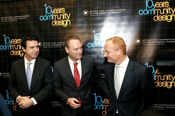 El ministro Soria (a la izquierda) en Alicante