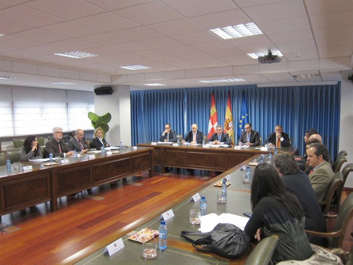 Tomás Burgos preside la reunión