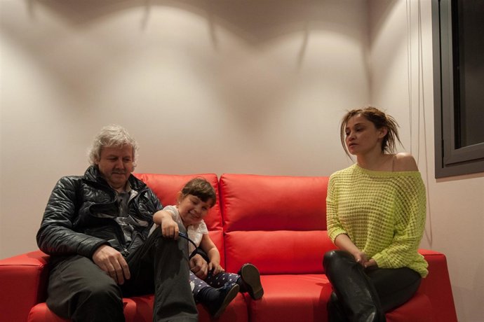 El lotero de Sort Xavier Gabriel con una de las familias 