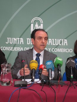 El consejero de Turismo y Comercio, Rafael Rodríguez.
