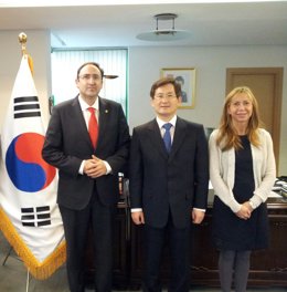 Polanco (I) con el embajador de Corea del Sur