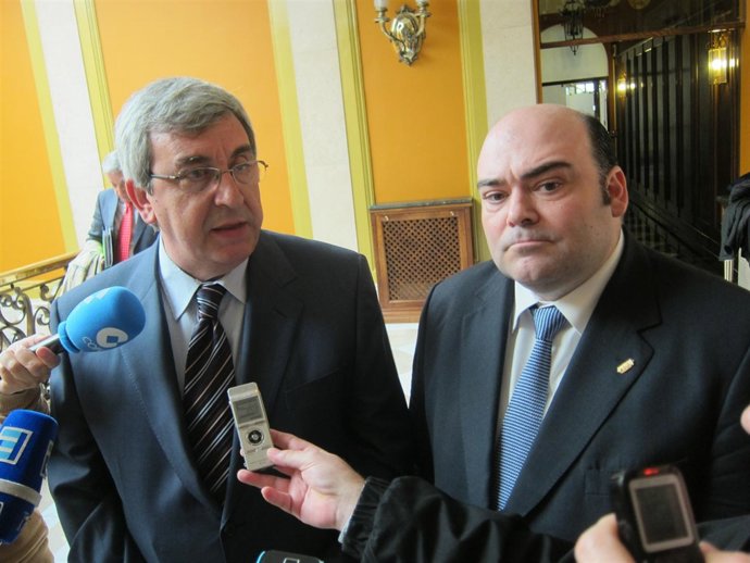 Rubio (izquierda) y Caunedo, atienden a los medios tras la reunión.