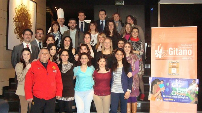 Responsables de CajaSur, Secretariado Gitano, Adeco y Hoteles AC con las alumnas