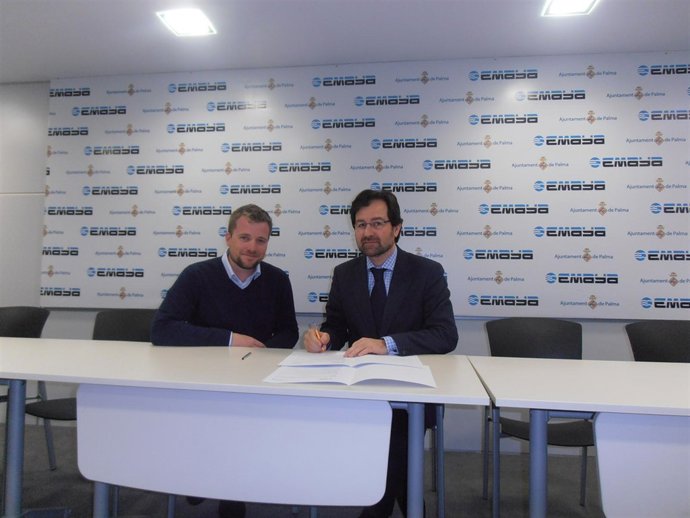 El presidente de Emaya, Andreu Garau, junto a Ivan González