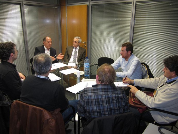 El PSOE se reúne con trabajadores de Adif y Renfe