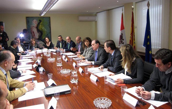 Reunión en Economía con representantes de clúster y Conferco