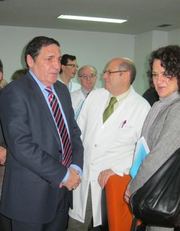 El consejero de Sanidad este martes en su visita al Hospital Clínico de Salamanc