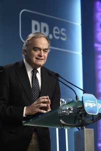 PP acusa a Rubalcaba y Mas de crear un "problema a todos los españoles"