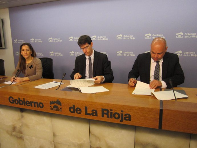 Firma del convenio de colaboración entre La Rioja Turismo y Logitravel