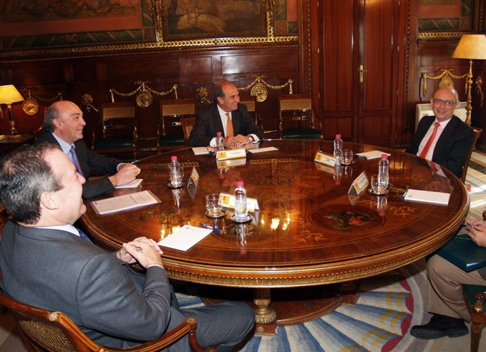 Montoro con representantes de CEOE, Cepyme y Fomento del Trabajo