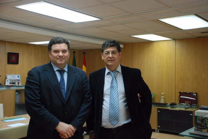 Valderas, junto con el alcalde de Morón (Sevilla)