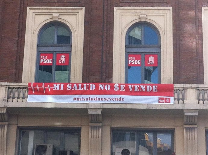 Cartel contra la externalización sanitaria en PSM