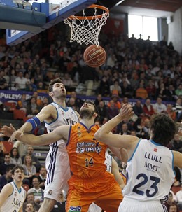 Bojan Dubljevic 14 Valencia Basket Club - Rudy Fernández 5 Real Madrid