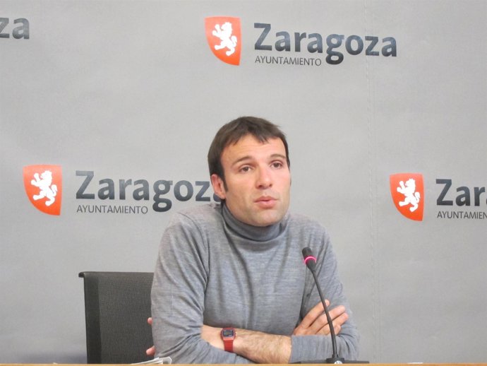 El concejal del grupo municipal de IU, Pablo Muñoz