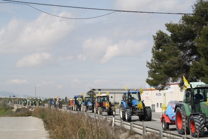Tractores en la protesta covocada hoy por COAG contra la reforma de la PAC.