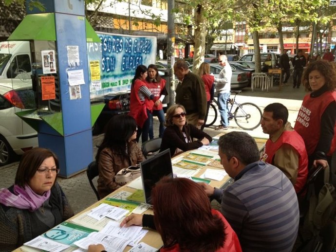 Asesores del SAE protestando para pedir su readmisión