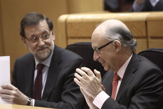 Rajoy y Montoro en el Pleno del Senado