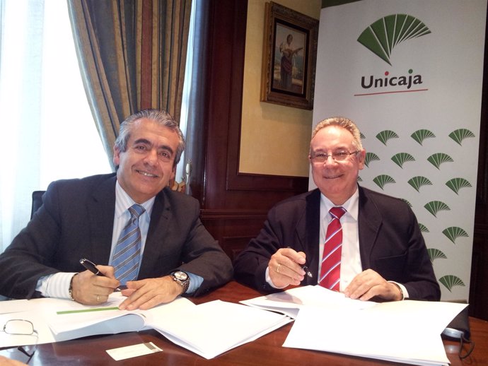 Firman del convenio entre Unicaja y Fundación Diocesana