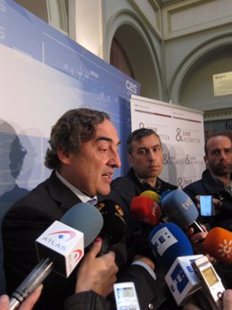 Rosell atiende a los medios en Sevilla