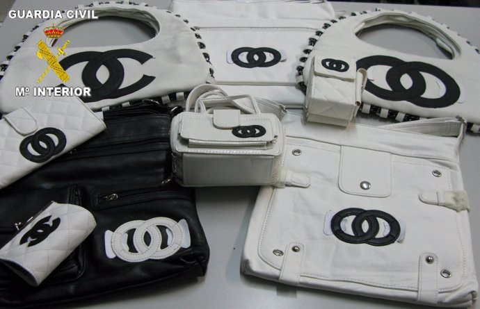 Bolsos Chanel falsificados intervenidos en Barcelona