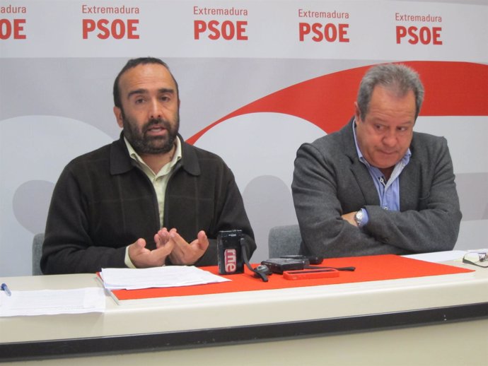 El Secretario Provincial Del PSOE De Cáceres Y El Alcalde De Casar