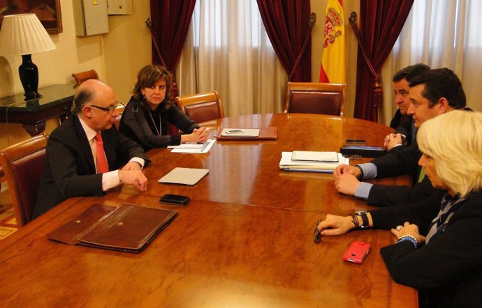 Dirigentes del PP gaditano se reúnen con el ministro Cristóbal Montoro
