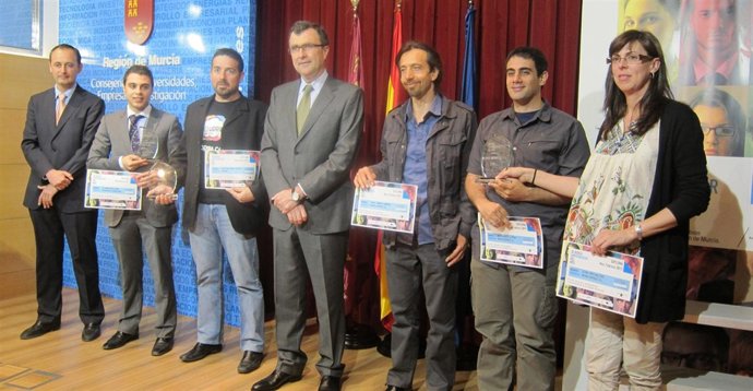 Ballesta con los ganadores de los premios 'Emprendedor del Mes' 