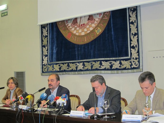 Lambán presenta propuestas de reforma de la Constitución