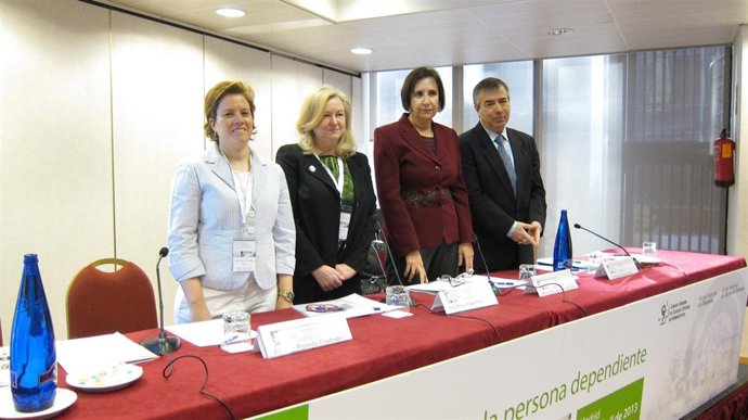 Imagen de los expertos en la inauguración de la jornada de dependientes de CGCOF