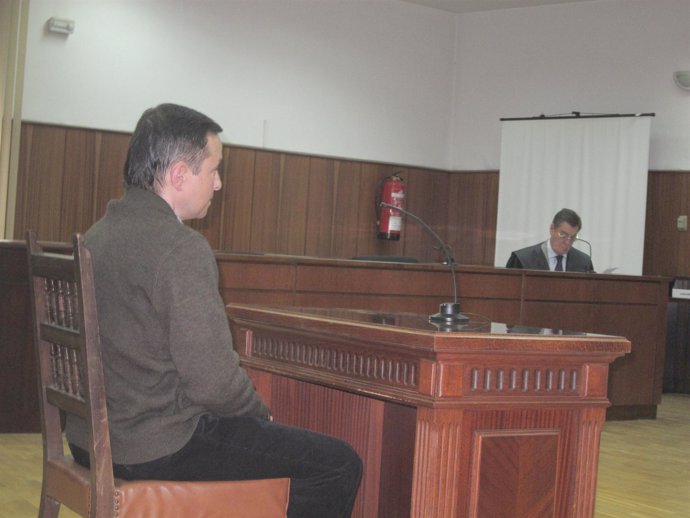 José Bretón en juicio con su abogado al fondo