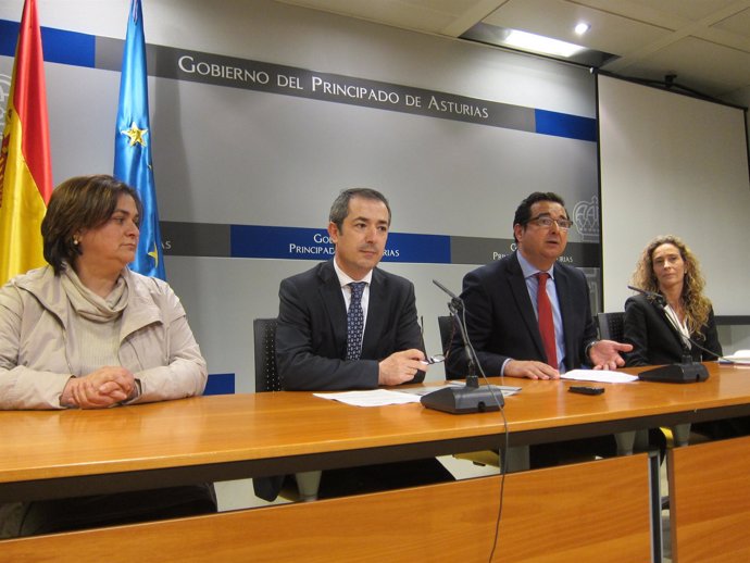 Por la izquierda, De la Concha, Bilbao, Zapico y Bustillos, en rueda de prensa.