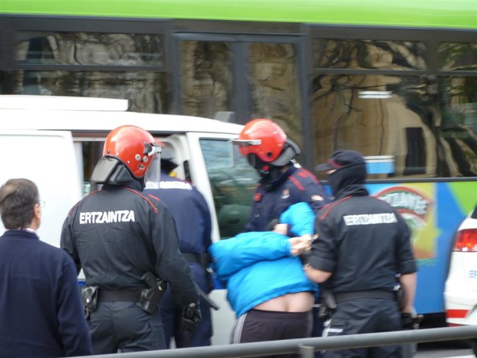 Detención de Ekaitz de Ibero en el Boulevar de San Sebatián