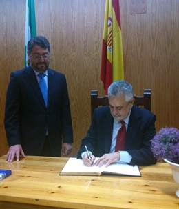 Griñán, hoy junto al alcalde de Castilblanco de los Arroyos
