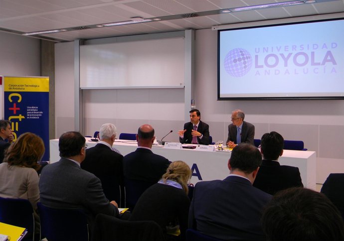 Debate sobre casos de éxito de innovación empresarial en Andalucía.