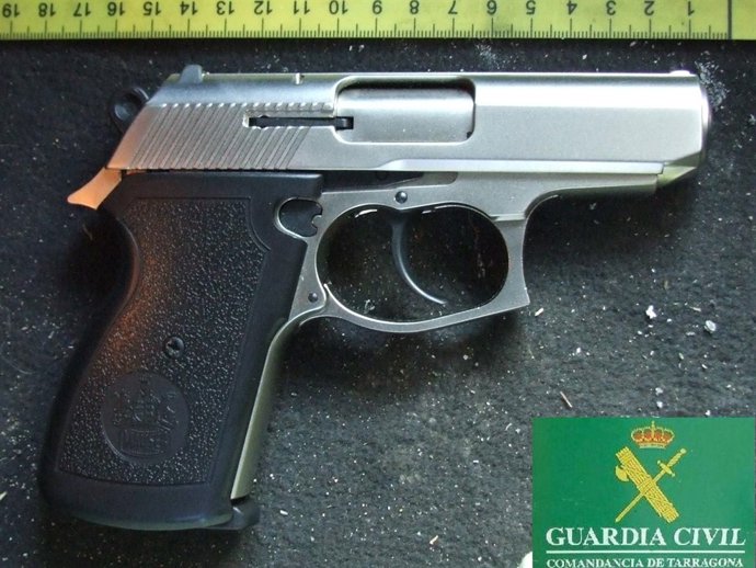Pistola intervenida al detenido en Tarragona