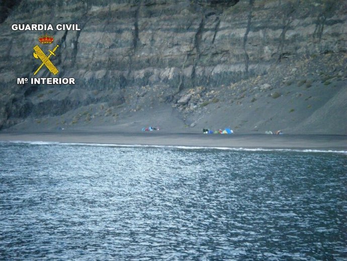 Acampada ilegal en la Playa de Güigüi
