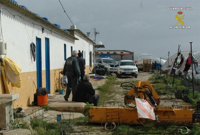 Agentes del Equipo de Atención al Inmigrante (Edati). 
