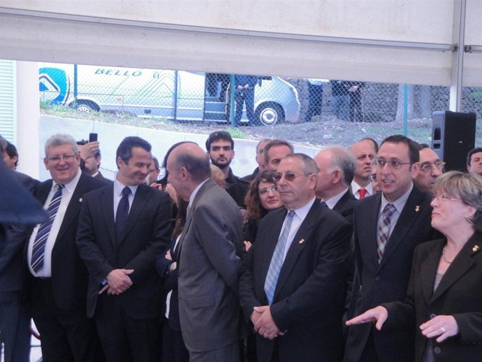 El abogado Miquel Roca durante una visita del Príncipe Felipe a Talarn (Lleida)