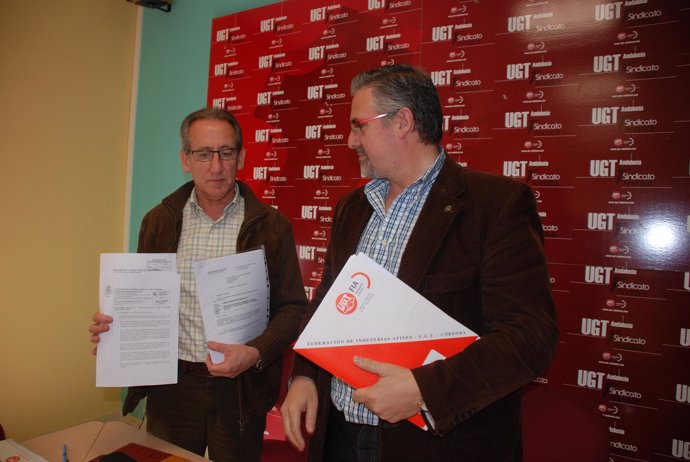 Ruiz muestra la propuesta de convenio junto a Téllez