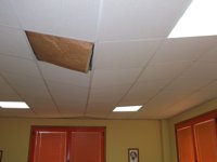 Las fuertes lluvias provocan que se desplome parte del techo del Auditorio de Gondomar (Pontevedra)