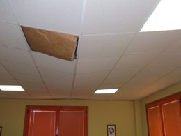 Techo del auditorio de Gondomar dañado por lluvias