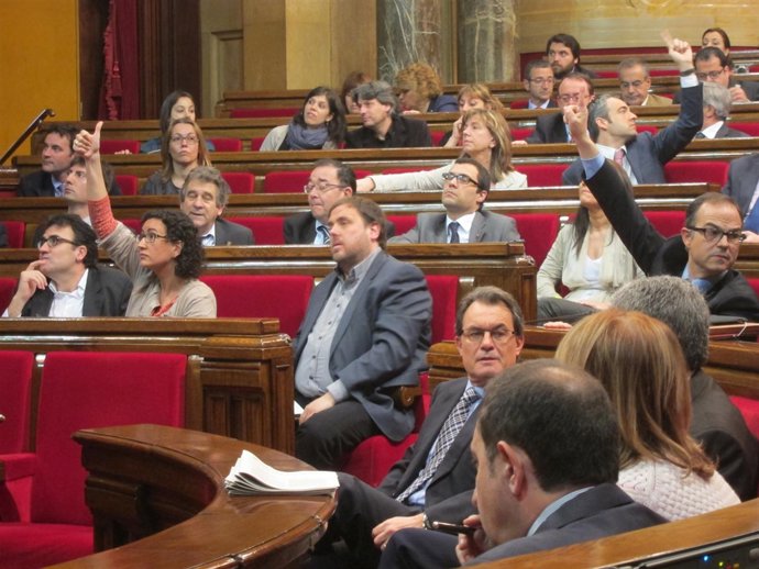Oriol Junqueras y Artur Mas, en el Pleno del Parlament