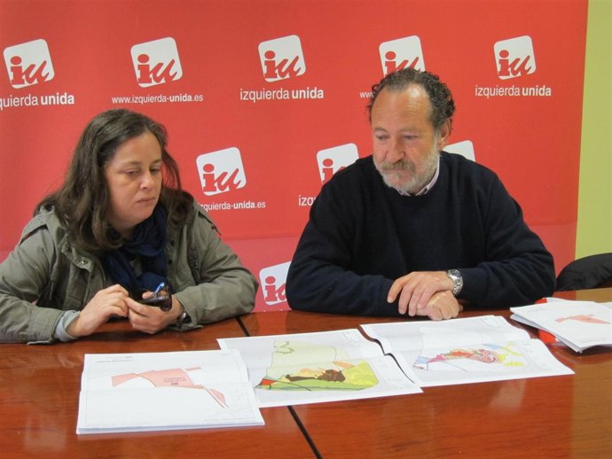 Coordinadora IU La Rioja, Henar Moreno, y concejal IU Villamediana, Jesús Cámara