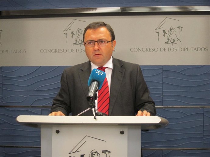 El coordinador de la interparlamentaria del PSOE-A, Miguel Ángel Heredia