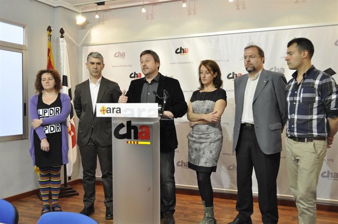 El presidente de CHA, José Luis Soro, y otros dirigentes de este partido.