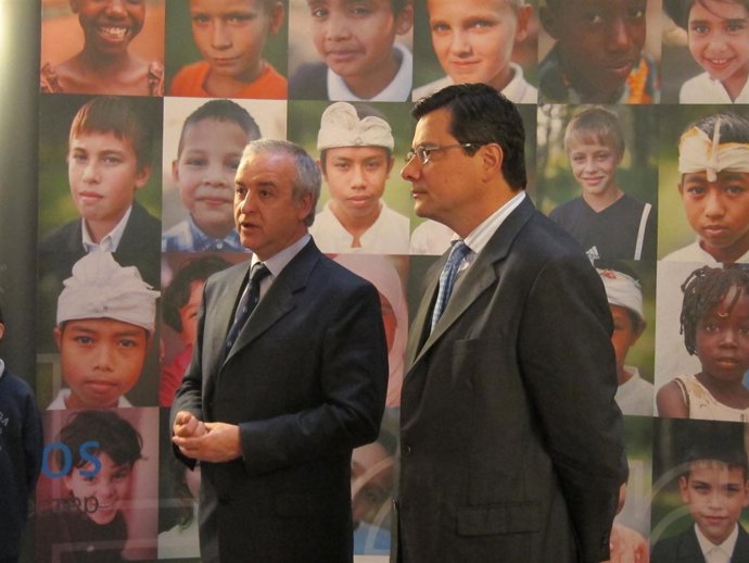 El Presidente De Aldeas Infantiles Junto A Pedro Sanjurjo En La Inauguración