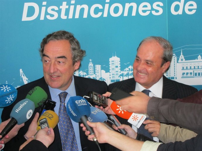 El presidente de la CEOE, Juan Rosell, y el presidente de la FOE, Antonio Ponce.