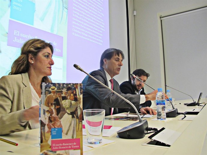 La directora artiística del Museo Thyssen de Málaga y el edil Damián Caneda