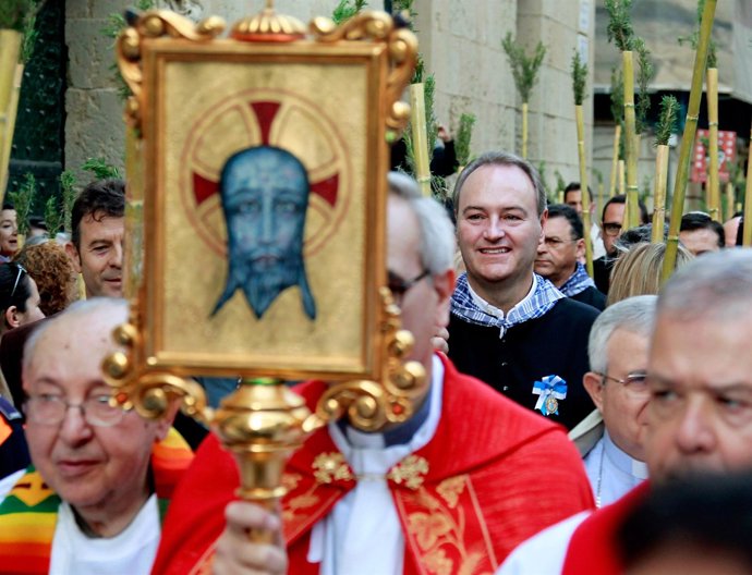 Alberto Fabra durante la misa de la Santa Faz